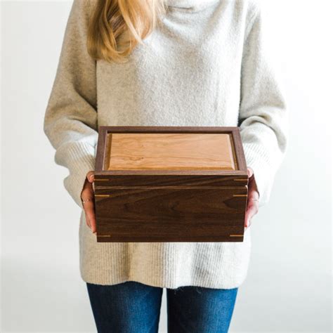 keepsake memory box personalized walnut with cherry wood mad tree woodcrafts®
