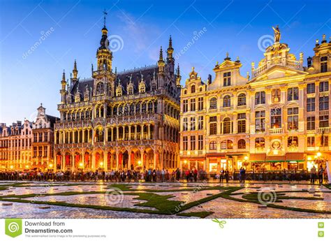 Consultez sur tripadvisor 784 572 avis de voyageurs et trouvez des conseils sur les endroits où sortir, manger et dormir à bruxelles, belgique. Bruxelles, Belgium - Grand Place Stock Photo - Image of gothic, architecture: 81004042