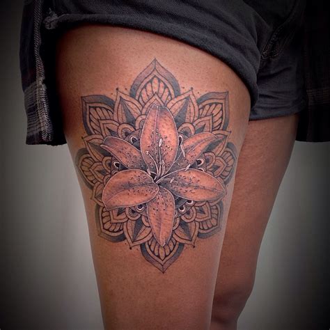 He was fascinated by the art, traveling all over new york city picking the brains of the city's tattoo artists. lou hopper tattoo - Google Search | Tatoeage ideeën ...