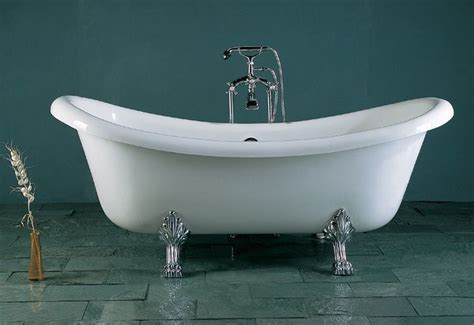 Classic clawfoot specializes in beautiful clawfoot bathtubs, vintage tub faucets, modern freestanding tubs, antique fixtures and more. Claw Foot Tub: 八月 2012 | Slipper bathtub, Contemporary ...