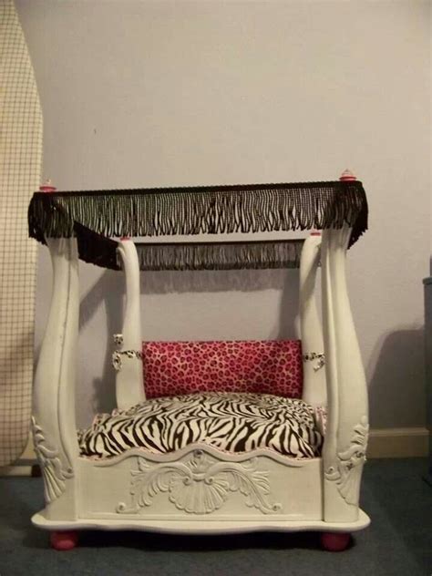 45 x 45 x h: Turn an end table into a dog bed! | Being Crafty | Pinterest