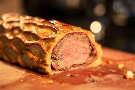 The word 'christmas' conjures up happy images of gifts, a lavish spread of delectable food. 20 Recipes for a Traditional British Christmas Dinner ...