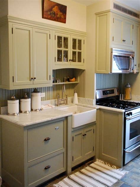 Next was to prime all the cabinets and cabinet fronts with the zinsser primer, my absolute favorite primer of choice. 25 Great Farmhouse Kitchen Design Ideas - Decoration Love