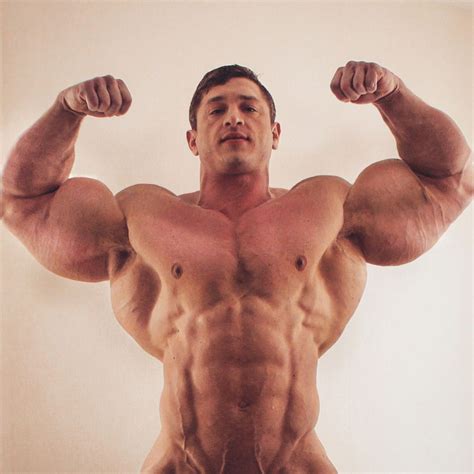 Pin By Tom Rogers On Bodybuilding Workouts Muscle Hunks Muscle Men