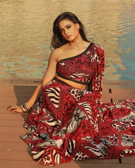shweta tiwari flaunts washboard abs in floral pantsuit take a look at her hottest pics news18