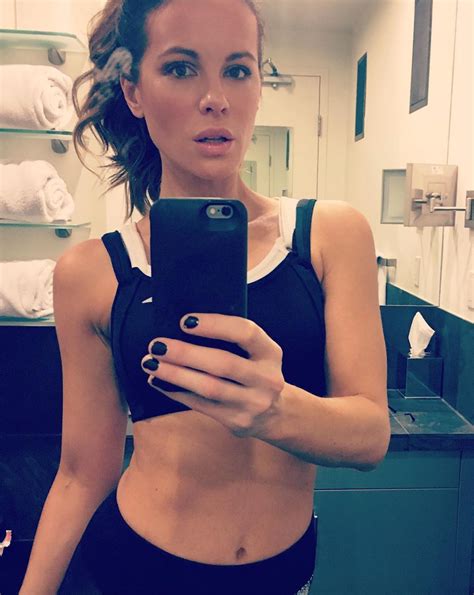 Kate Beckinsale 45 Shows Off Her Abs In Gym Selfie As She Teases Her