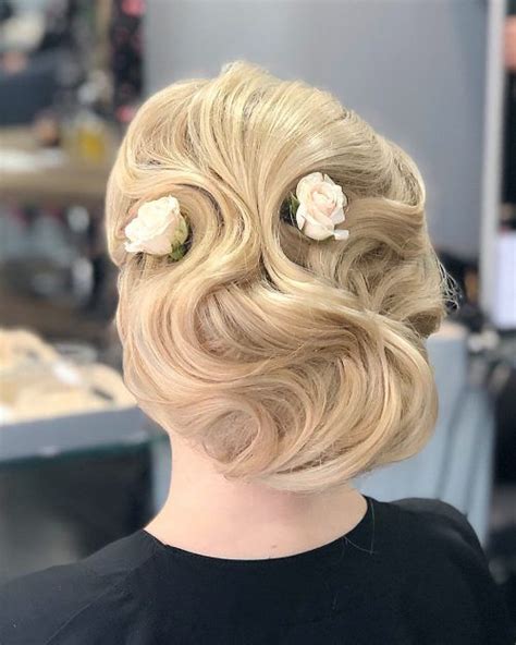 21 Super Easy Updos For Beginners To Try In 2020 Vintage Updo Updos