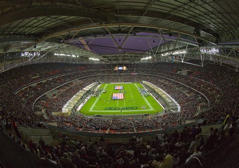 The wembley stadium tour is an unforgettable experience for all the family! Wembley during National Anthems | Wembley stadion, tijdens d… | Flickr