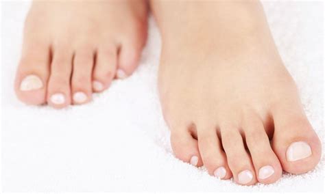 Podiatrist Describes What Healthy Feet Should Look Like