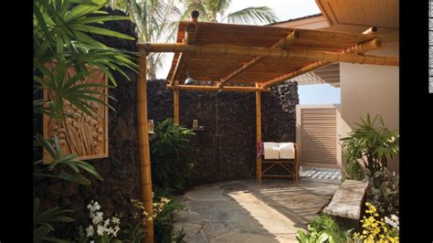 The Coolest Outdoor Hotel Showers