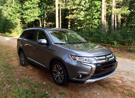 Es, se, sel and gt. REVIEW: 2016 Mitsubishi Outlander Shows Off an Improved ...