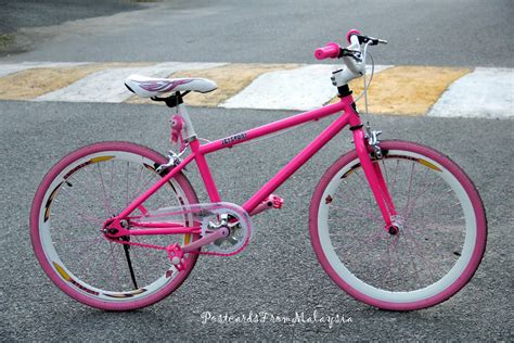 Basikal warna kuning untuk basikal wanita. Postcards From Malaysia: Pantai Pandak Dan Basikal Fixie