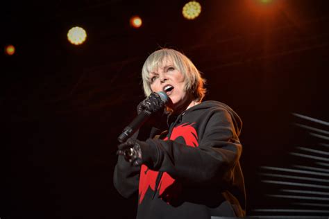 Pat Benatar Wont Sing ‘hit Me With Your Best Shot After Spate Of Mass