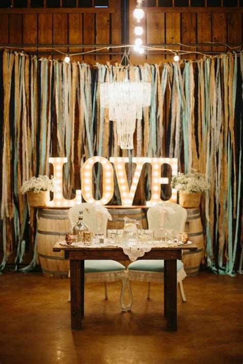 Here are some ideas for foods that are easy to make, and easy to coordinate to ensure you enjoy your hot meal together. 31+ Romantic Wedding Table Setting Ideas for Couples ...