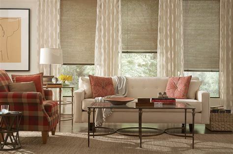 Caseta de madera maciza de pino escandinavo panelado lista para modular y montar, de 21 m² de superficie útil y 24 m² de superficie total. Cortinas para ventanas oscilobatientes para decorar el ...