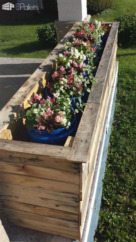 Spiral shank nails were utilized in crafting wooden pallet flower box since they are tough to chuck out. Pallet Planter Boxes • 1001 Pallets