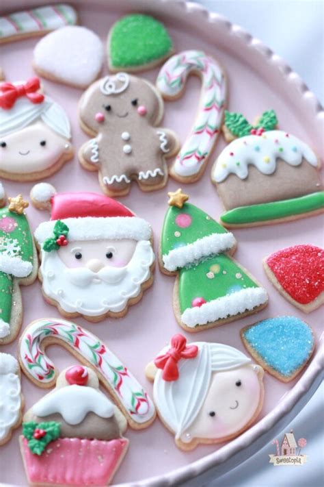 Mint_lemonade has 20+ of the best decorated christmas cookies. (Video) How to Decorate Simple Mini Christmas Cookies with Royal Icing | Sweetopia