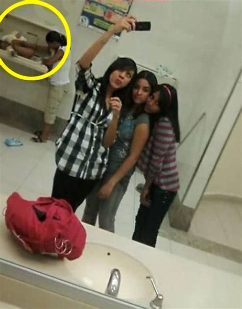 58 funny selfie fails where people didn t their background first