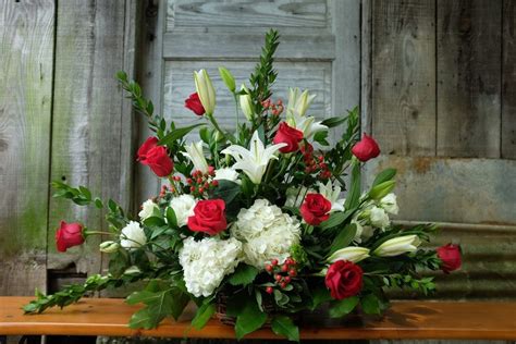 49 Marvelous Rose Arrangement Ideas For Your Girlfriend Funeral