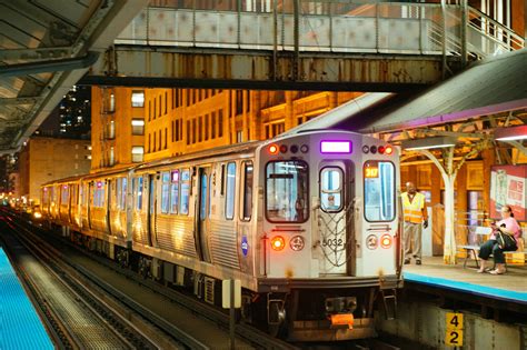 Man Dies After Falling On Train Tracks In Chicago