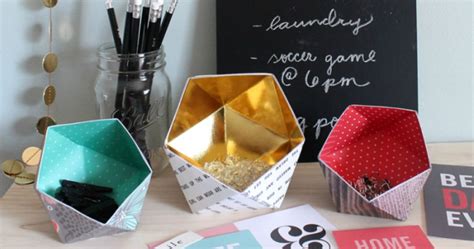 You can use several different colors to create all sorts of interesting shapes and designs. Cute and Clever DIY Paper Crafts for Your Room
