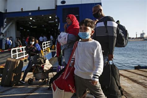 الحكومة اليونانية ترفض مزاعم أوروبية تتهمها بإبعاد اللاجئين قسريا عن