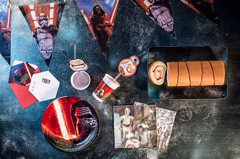 Alle zutaten ganz kurz zu einem glatten teig vermischen. Star Wars Torte zum Kindergeburtstag: Geburtstagstorte mit ...