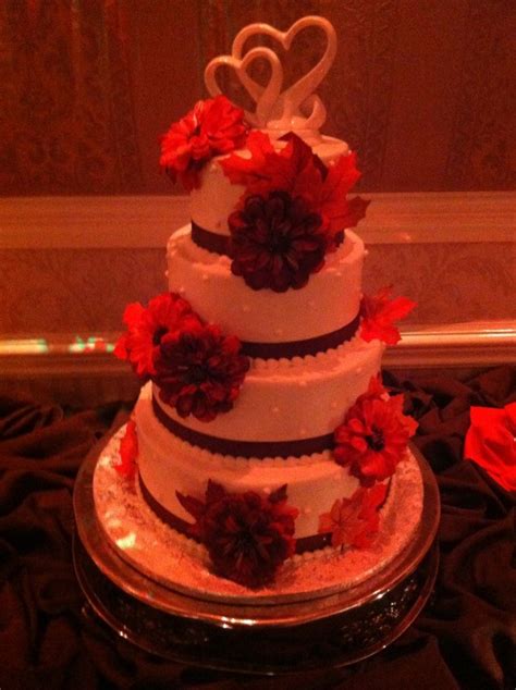 These Silk Flowers Really Add A Touch Of Autumn To This Wedding Cake Silk Flowers Wedding