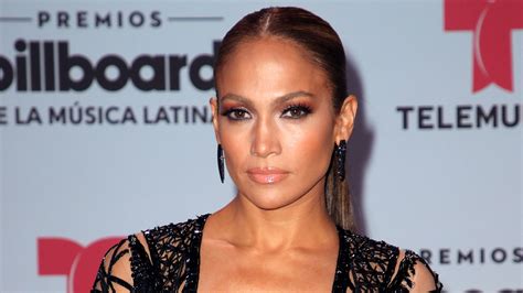 Jennifer Lopez Performs New Spanish Language Single At The Billboard Latin Music Awards