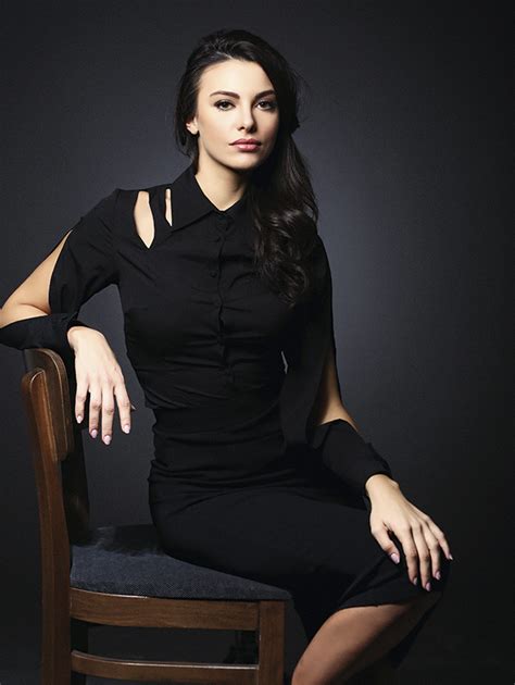 Filmde ata demirere tuvana türkay, ülkü duru, salih kalyon ve seda güven gibi başarılı oyuncular eşlik ediyor. Tuvana Türkay Pictures