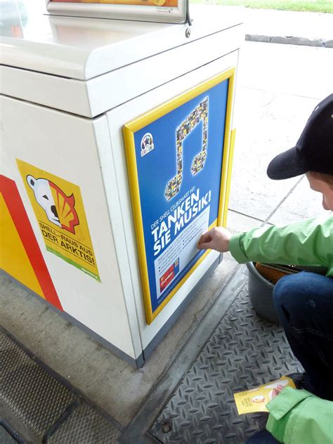 Dann komm zu unserer neueneinführung oder dem. Arktis_Aktion_Greenpeace_Muenchen_Shell_Tankstelle_2012090 ...