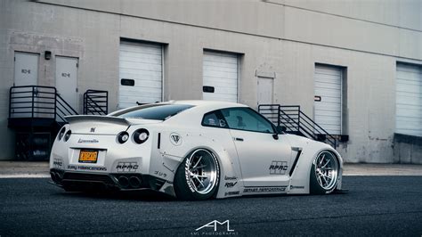 Liberty Walk Does Its Magic To White Debadged Nissan Gt R Nissan Gt R