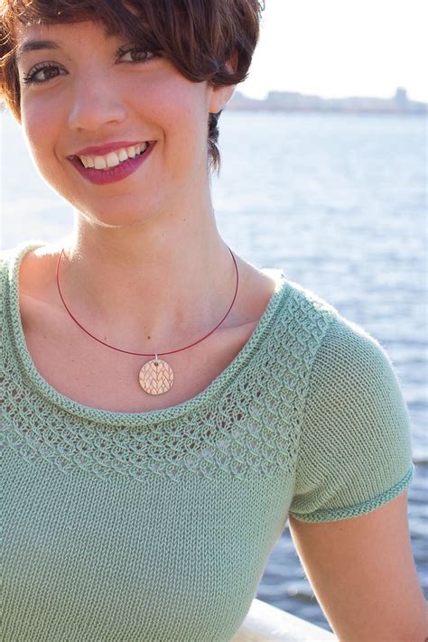 Pin su maglia estiva