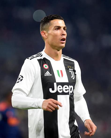 Cristiano has an elder brother, hugo and two elder sisters, elma and liliana cátia. Cristiano Ronaldo: el enfado de sus hermanas tras no ganar ...