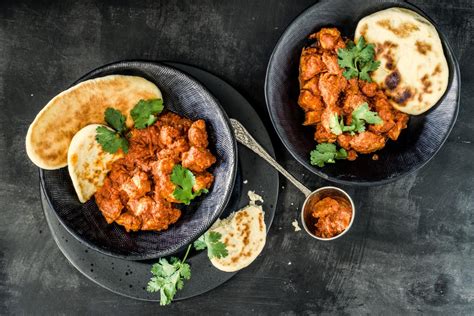 Created by kundan lal gujral, you may notice that butter chicken (known as murgh makhani — chicken with butter), is similar to british tikka masala. Indisches butter chicken - Rezepte | fooby.ch