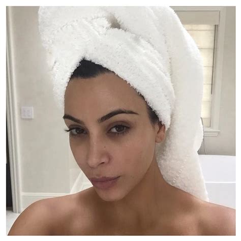 Kim Kardashian Sa Séance Photo En Pyjama Et Sans Maquillage Elle