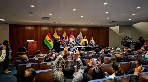 El término comunidad tiene su origen en el vocablo latino communitas, y se la palabra puede referirse a una comunidad no estructurada (concepción individualista), que alude a la reunión de individuos que conforman un determinado. Comunidad Andina busca potenciar su integración en una ...