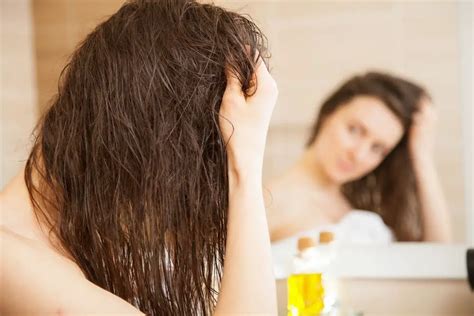 How To Towel Dry Hair Without Damage 3 Steps