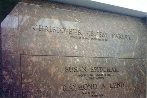 Chris Farley February 15 1964 December 18 1997 Famous Tombstones