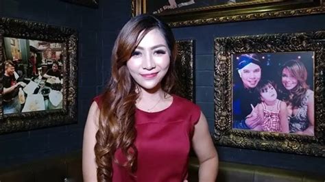 6 Potret Liza Aditya Artis Malaysia Yang Diisukan Dekat Dengan Atta