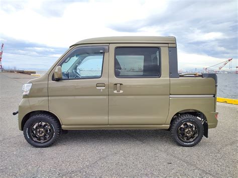 Daihatsu Crew Cab X Deck Van Khaki Green Auto