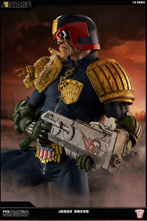The judge dredd comic has no shortage of that, and i think the film could have used a few well placed and paced moments of that humor. This Exceptional 'Judge Dredd' Statue IS the Law! - Bloody ...