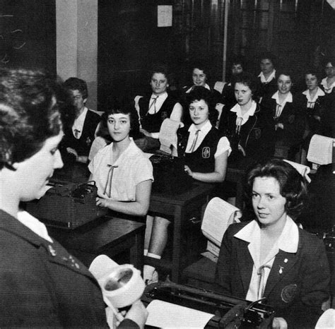 30 Vintage Photographs Capture Scenes Of High School Typing Classes From Between The 1950s And