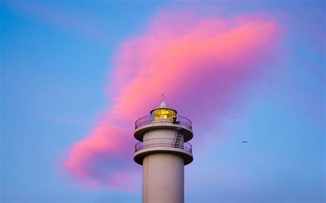 Download Wallpaper 3840x2400 Lighthouse Light Clouds Sky Minimalism