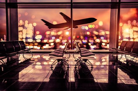 Airport At Night Pictures Download Free Images On Unsplash