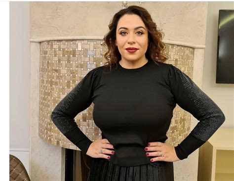 Oana roman nu uita usor perioada copilariei, atunci cand era batuta rau de tatal sau, fostul prim ministru petre roman. Scandal de proporții între Oana Roman și Marius Elisei ...