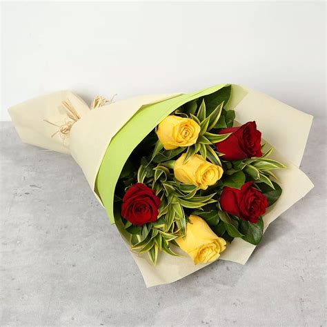 Online Red And Yellow Roses Bouquet T Delivery In Uae Ferns N Petals