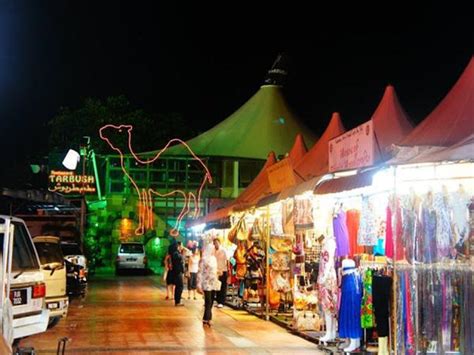 batu ferringhi night market penang travelmalaysia