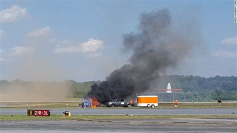 Biplane Crashes At Atlanta Air Show 1 Dead Cnn