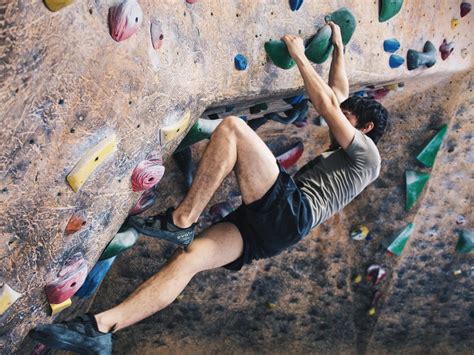 Meaning of bouldering in english. The Beginner's Guide to Indoor Bouldering — DIG MAG